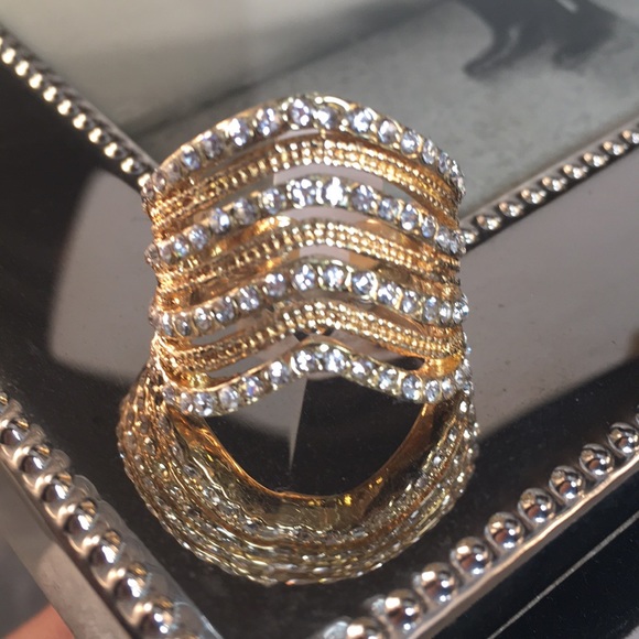 Stunning Gold plated Ring with white CZ Stones - Picture 2 of 6